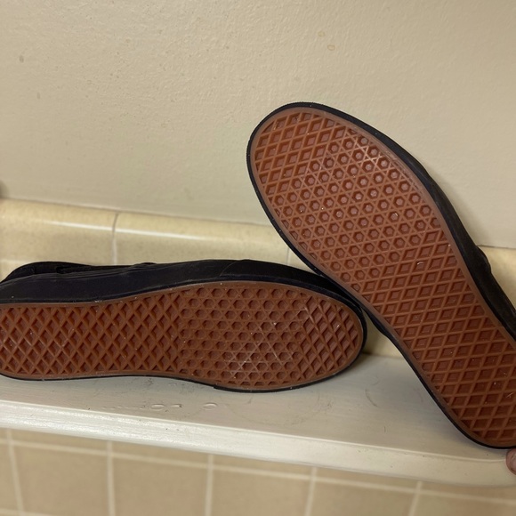 Vans - Picture 2 of 4